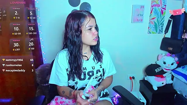 Snapshot of Emma_boo chatting on November 14, 2025, 4:27 am Emma boo online show from November 14, 2025, 4:27 am