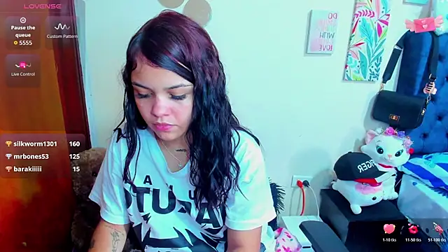 Snapshot of Emma_boo chatting on November 14, 2025, 4:32 pm Emma boo online show from November 14, 2025, 4:32 pm