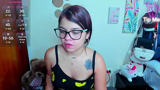 Snapshot of Emma_boo chatting on December 2, 2025, 4:09 pm Emma boo online show from December 2, 2025, 4:09 pm