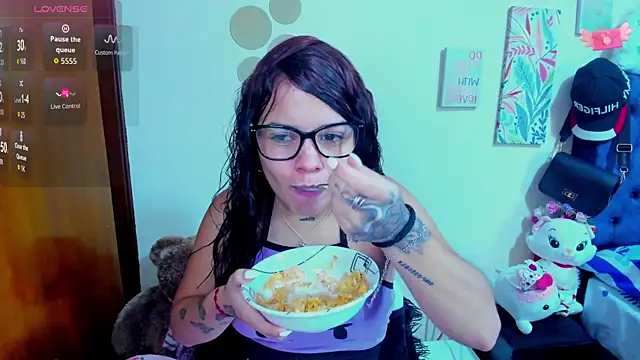 Snapshot of Emma_boo chatting on November 10, 2025, 1:05 pm Emma boo online show from November 10, 2025, 1:05 pm