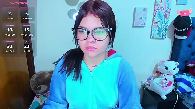 Snapshot of Emma_boo chatting on November 6, 2025, 12:42 pm Emma boo online show from November 6, 2025, 12:42 pm