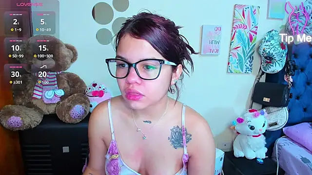 Snapshot of Emma_boo chatting on January 8, 2026, 4:02 pm Emma boo online show from January 8, 2026, 4:02 pm