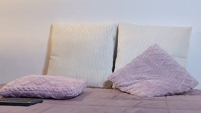 Naomidelavega1 online show from February 6, 2026, 1:23 am