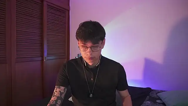 Snapshot of estmonnn chatting on February 17, 2026, 12:52 am estmonnn online show from February 17, 2026, 12:52 am