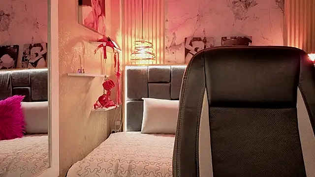 Im-Lola online show from March 12, 2026, 11:09 pm