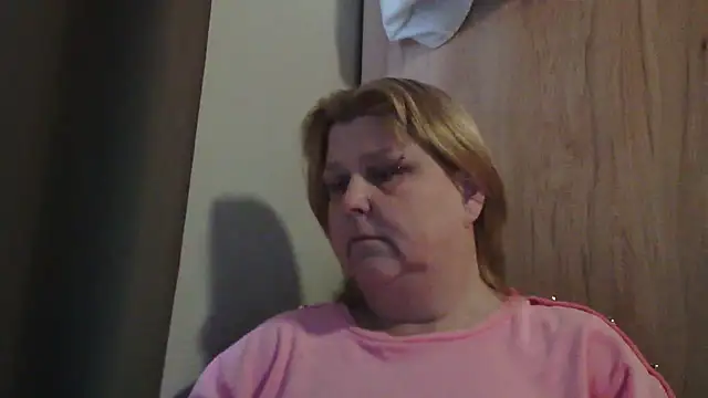 Snapshot of Sylviastar46 chatting on February 17, 2026, 11:51 am Sylviastar46 online show from February 17, 2026, 11:51 am