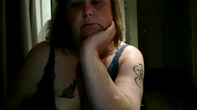Sylviastar46 online show from May 25, 2026, 8:40 pm