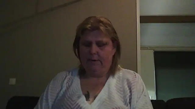 Snapshot of Sylviastar46 chatting on February 6, 2026, 10:11 am Sylviastar46 online show from February 6, 2026, 10:11 am