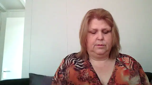 Snapshot of Sylviastar46 chatting on February 26, 2026, 11:10 am Sylviastar46 online show from February 26, 2026, 11:10 am