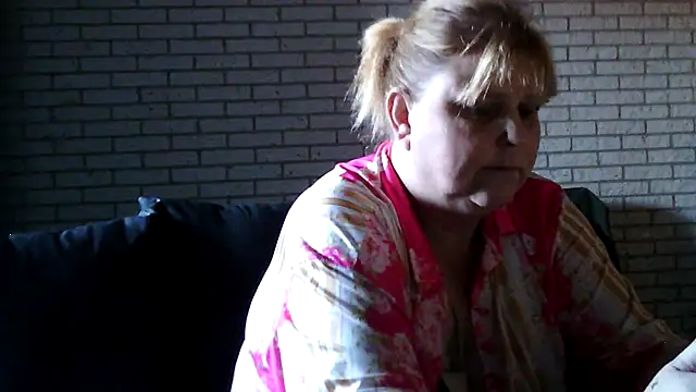 Sylviastar46 online show from April 7, 2026, 7:10 am