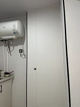 xiaojingzi66 online show from November 28, 2025, 2:28 pm