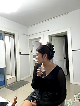 xiaojingzi66 online show from December 16, 2025, 10:14 pm