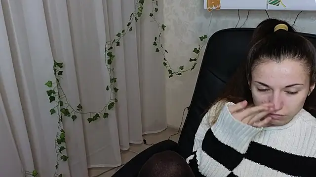 Snapshot of Ulyanix chatting on February 5, 2026, 5:03 am Ulyanix online show from February 5, 2026, 5:03 am