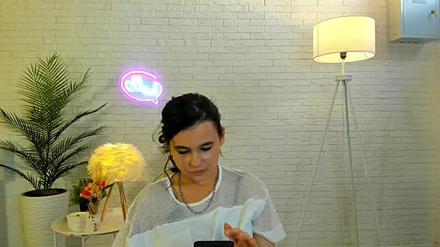 Snapshot of DinahLumb chatting on October 30, 2025, 12:36 pm DinahLumb online show from October 30, 2025, 12:36 pm