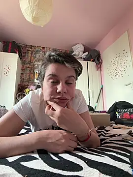 Snapshot of Carolineisback chatting on March 1, 2026, 11:32 am Carolineisback online show from March 1, 2026, 11:32 am