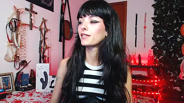 CarrieBurton online show from November 7, 2025, 1:37 pm