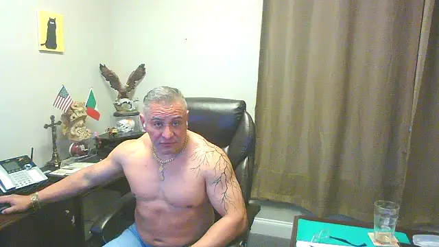 Snapshot of Chacho_1972 chatting on December 13, 2025, 9:10 pm Chacho 1972 online show from December 13, 2025, 9:10 pm