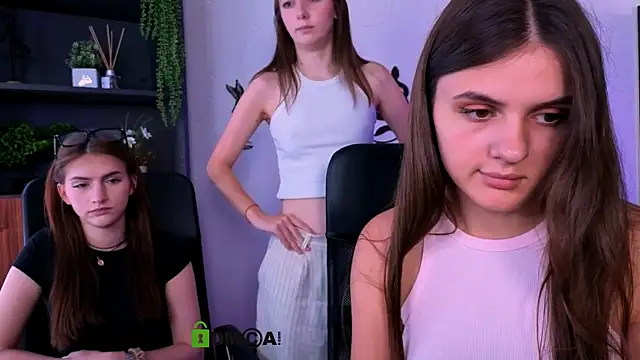 lisa dark  online show from July 15, 2026, 11:50 am