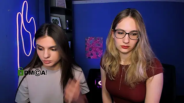 lisa dark  online show from April 24, 2026, 7:49 pm