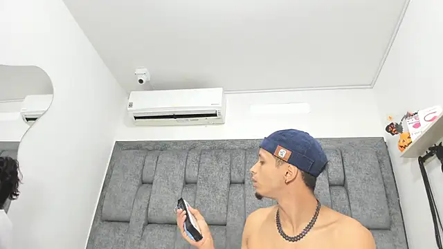 DamianandEva online show from December 1, 2025, 1:01 pm