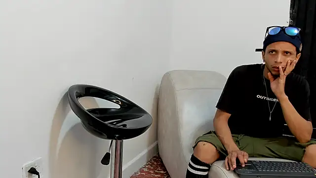 DamianandEva online show from December 18, 2025, 12:31 pm