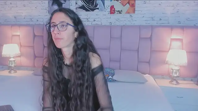 Snapshot of GirafMusic chatting on November 14, 2025, 1:04 pm GirafMusic online show from November 14, 2025, 1:04 pm