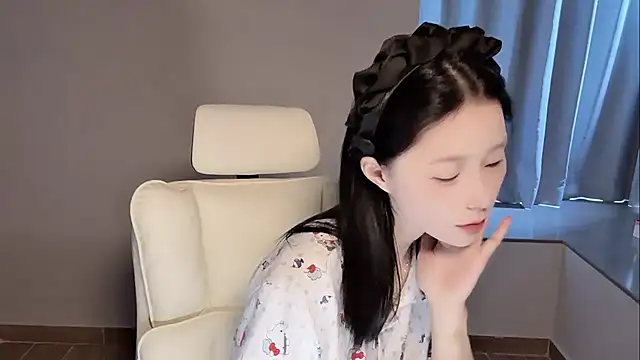 yuyu-33 online show from August 4, 2026, 3:55 am