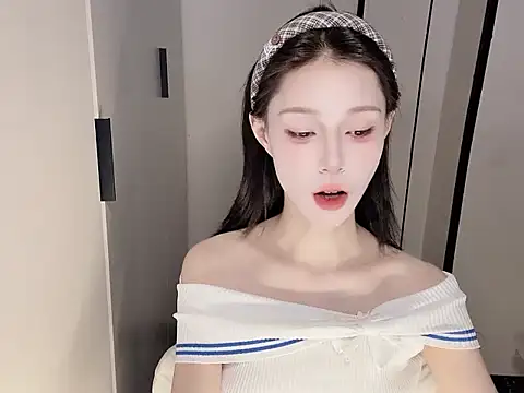 yuyu-33 online show from November 8, 2025, 1:20 am