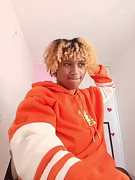 EvonyFoxxx online show from April 19, 2026, 8:33 pm