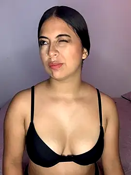 Snapshot of Julii chatting on November 12, 2025, 1:26 pm Julii online show from November 12, 2025, 1:26 pm