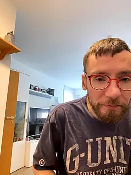 Snapshot of Guttermann chatting on January 6, 2026, 1:04 pm Guttermann online show from January 6, 2026, 1:04 pm