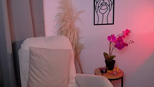 SeleneNova online show from April 10, 2026, 4:14 pm