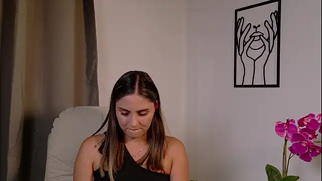 Snapshot of VictoriaNova_ chatting on February 9, 2026, 9:02 pm VictoriaNova online show from February 9, 2026, 9:02 pm