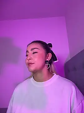 Elina Hills online show from February 4, 2026, 3:07 pm