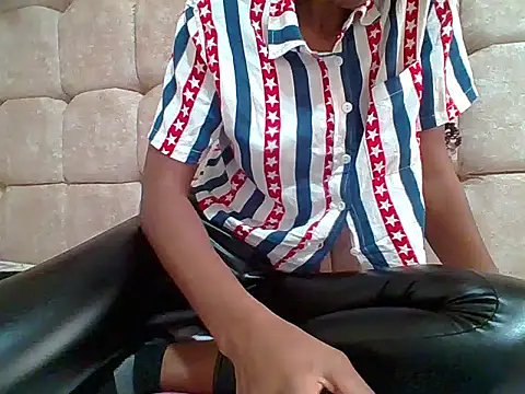 Snapshot of Petite_baby5 chatting on June 3, 2026, 1:56 pm Petite baby5 online show from June 3, 2026, 1:56 pm