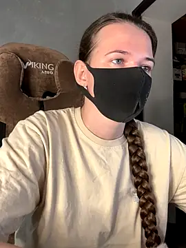 ZlatoslavaLo online show from November 19, 2025, 6:46 am