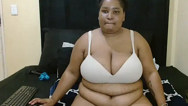 Snapshot of MassiveBoobsxxxx chatting on March 4, 2026, 6:15 pm MassiveBoobsxxxx online show from March 4, 2026, 6:15 pm