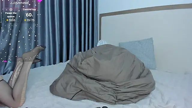 YunaBlossomy online show from February 9, 2026, 10:24 am