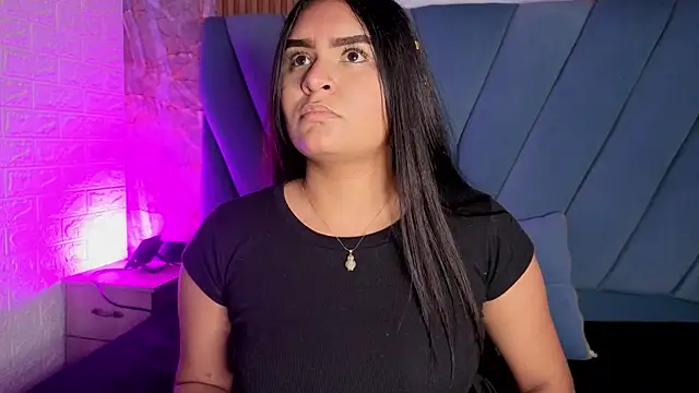 amarahanks1 online show from November 16, 2025, 6:01 pm