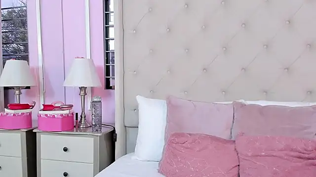 scarlett leblanc  online show from January 14, 2026, 12:42 pm