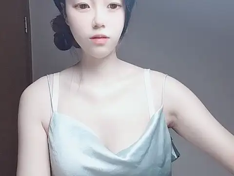 Snapshot of JuliaNoir chatting on November 27, 2025, 5:52 am JuliaNoir online show from November 27, 2025, 5:52 am