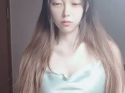 Snapshot of JuliaNoir chatting on November 3, 2025, 6:07 am JuliaNoir online show from November 3, 2025, 6:07 am