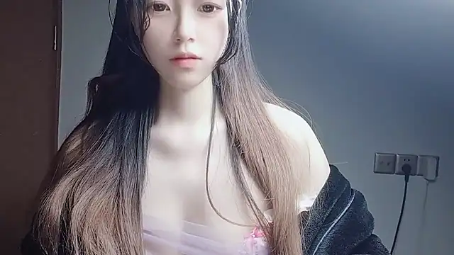 Snapshot of JuliaNoir chatting on January 7, 2026, 2:55 pm JuliaNoir online show from January 7, 2026, 2:55 pm