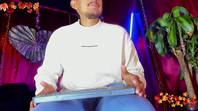 Snapshot of x_heros_x chatting on November 9, 2025, 12:53 pm x heros x online show from November 9, 2025, 12:53 pm