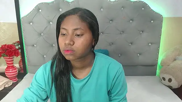 valentinavega18x online show from November 14, 2025, 3:43 am