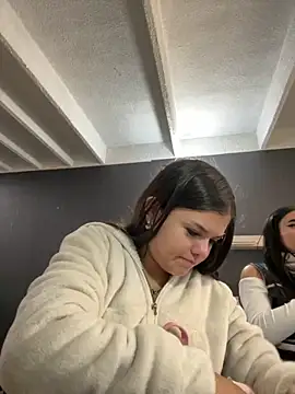 Camila Duarte  online show from November 18, 2025, 1:03 pm