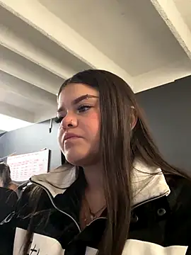 Camila Duarte  online show from November 17, 2025, 1:15 pm