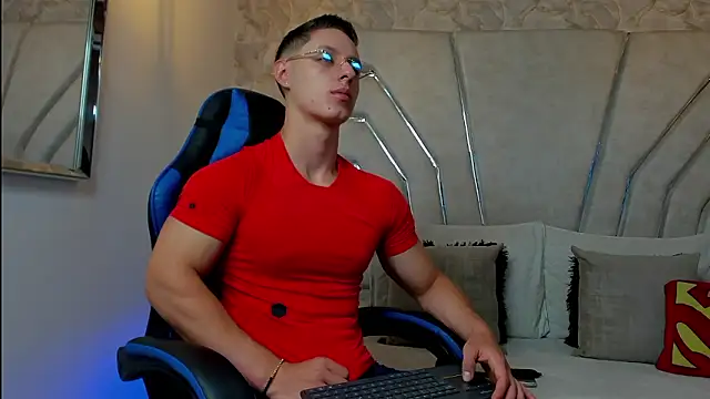 MAXTHOMSON online show from March 17, 2026, 4:15 am