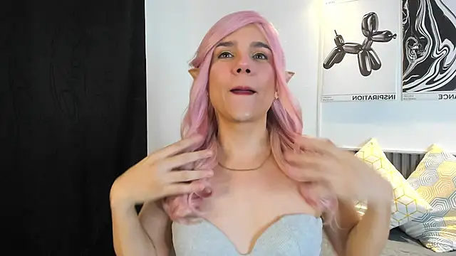 Cloe Bonne online show from November 18, 2025, 8:45 pm