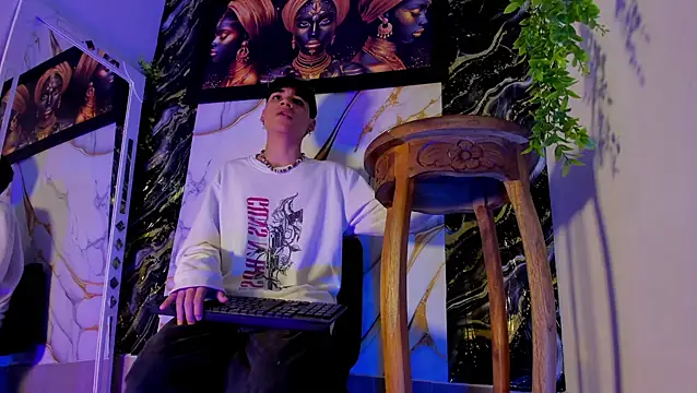 Leo Glow online show from April 13, 2026, 2:21 pm